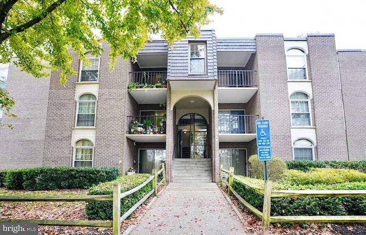 3314 Woodburn Village Dr #T2 Annandale, VA 22003