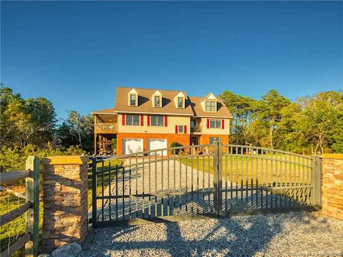 2372 Carmines Island Rd Hayes, VA 23072