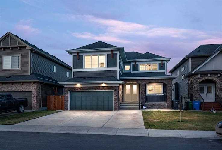 272 Aspenmere Way S Chestermere, AB T1X 0Y2