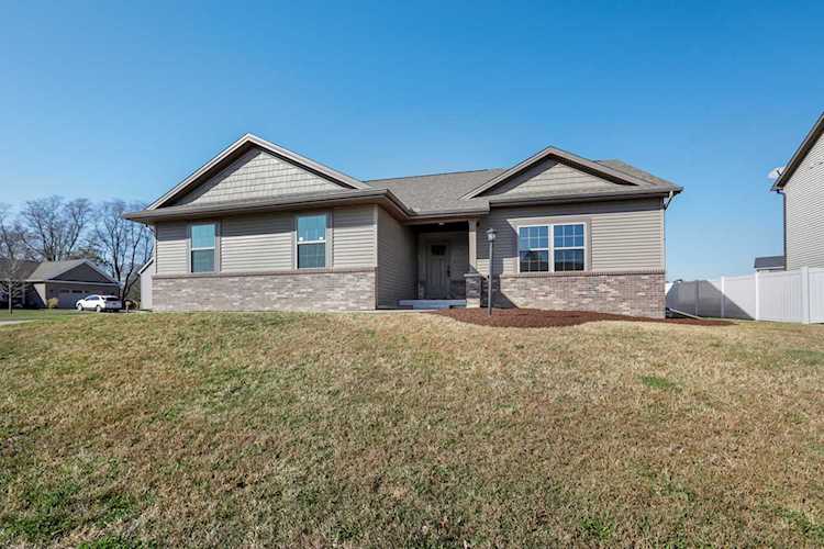 2002 Prairie Grass Ln Mahomet, IL 61853