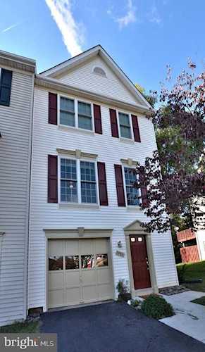 5980 Manorwood Dr Centreville, VA 20120