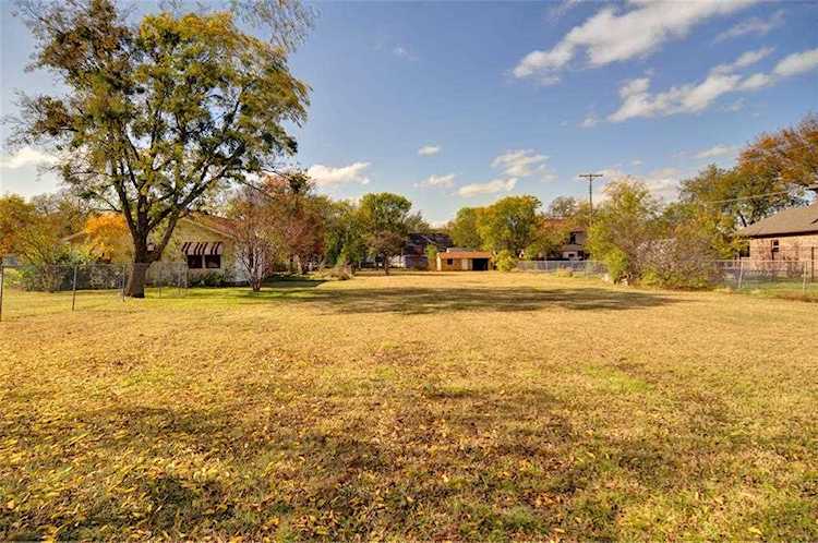 303 Travis Street Roanoke, TX 76262
