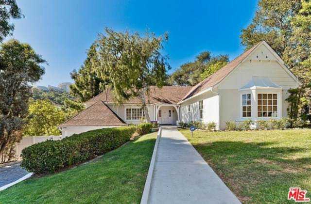 11438 Thurston Circle Los Angeles, CA 90049