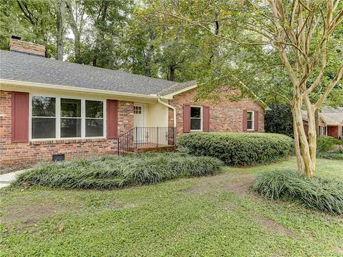 5710 Riviere Dr Charlotte, NC 28211