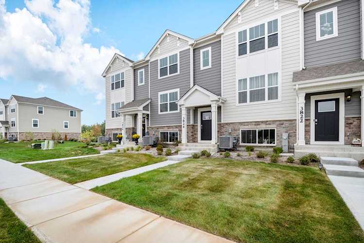 3831 Honeysuckle Ln Elgin, IL 60124