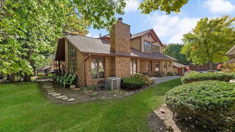 1032 Braemoor Dr Downers Grove, IL 60515