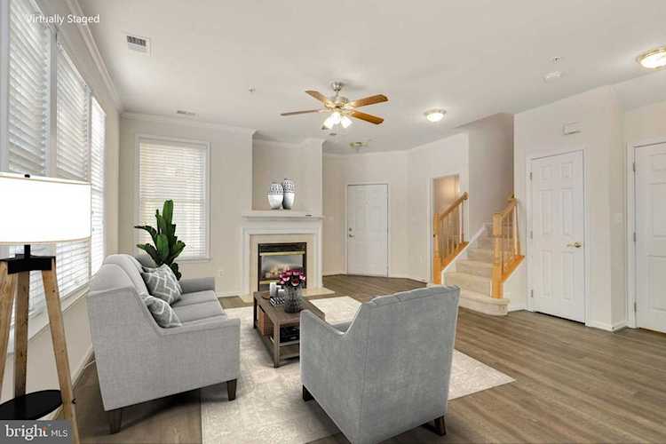 4617 Hummingbird Ln #110 Fairfax, VA 22033