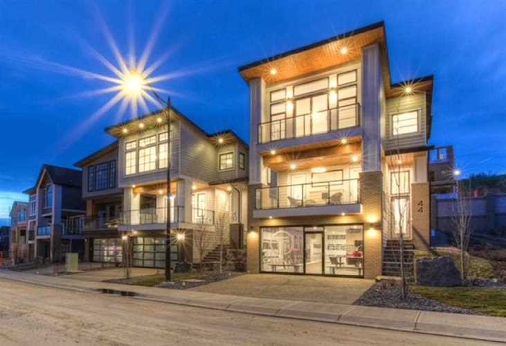 44 Timberline Way SW Calgary, AB T3H 0W3