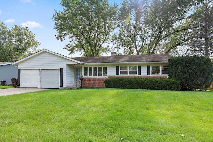 239 Lincolnshire Dr Crystal Lake, IL 60014