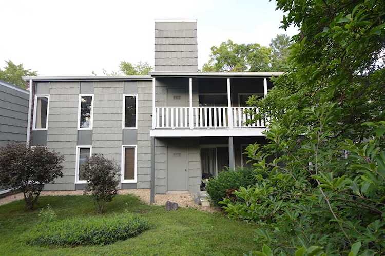 1536 Stonebridge Trl #2-4 Wheaton, IL 60189