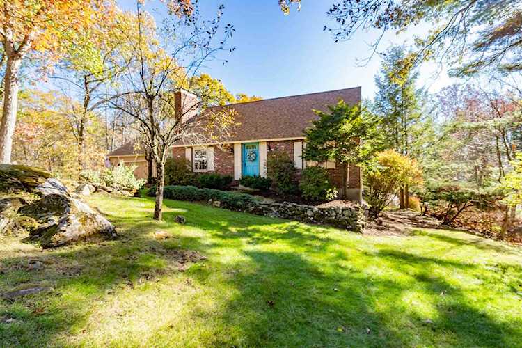 1 Pinecrest Circle Bedford, NH 03110