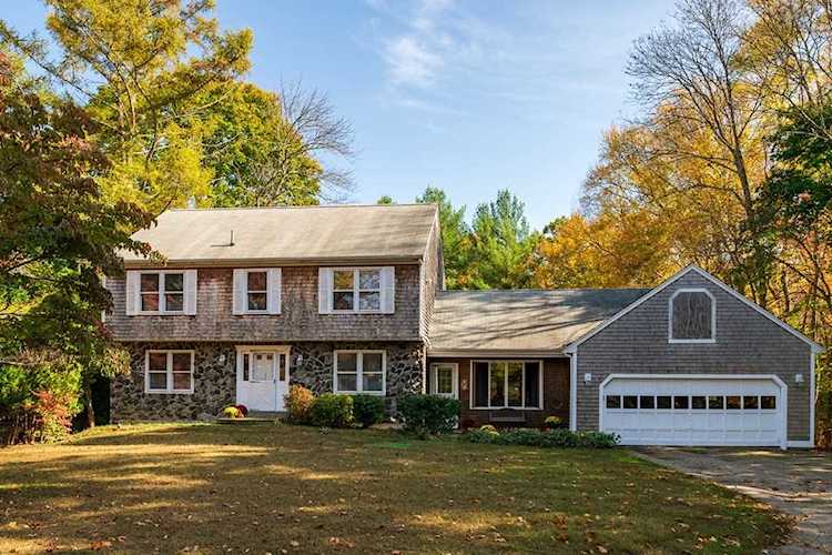 174 Taylor St Pembroke, MA 02359
