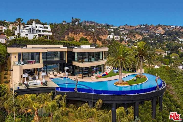 9366 Flicker Way Los Angeles, CA 90069