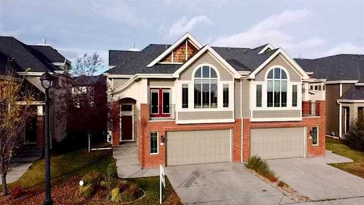 76 Wentworth Square SW Calgary, AB T3H 0M5