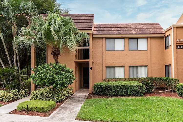 11231 Green Lake Drive #201 Boynton Beach, FL 33437
