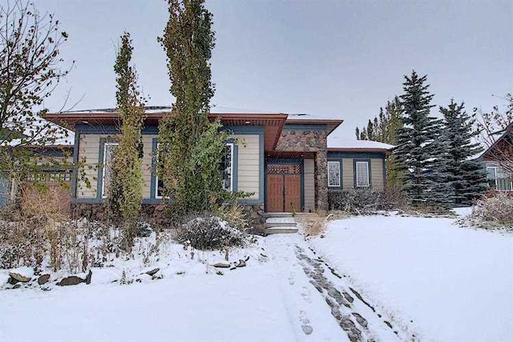 6 Monterra Link Cochrane Lake, AB T4C 0G7