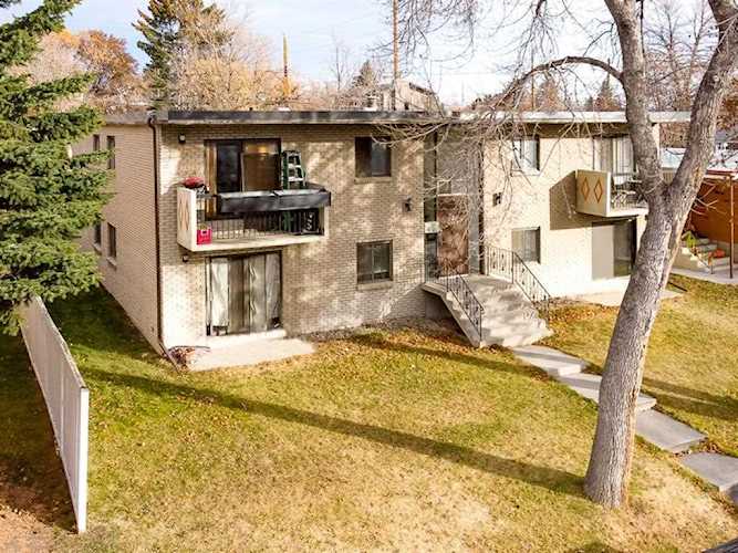 120 29 Ave NW Calgary, AB T2M 2L8
