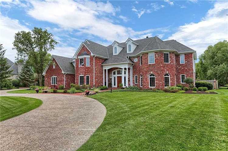 737 Suffolk Ln Carmel, IN 46032