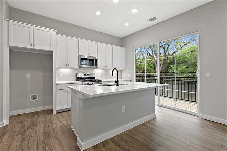 3809 Valley View RD #19 Austin, TX 78704