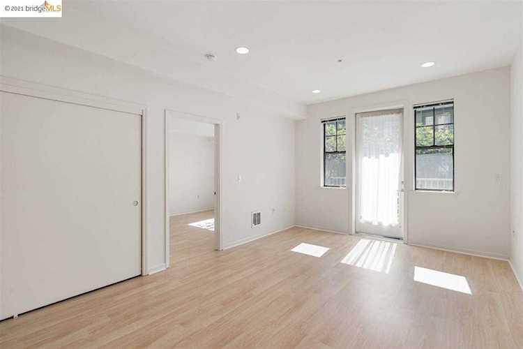 989 Franklin St Oakland, CA 94607