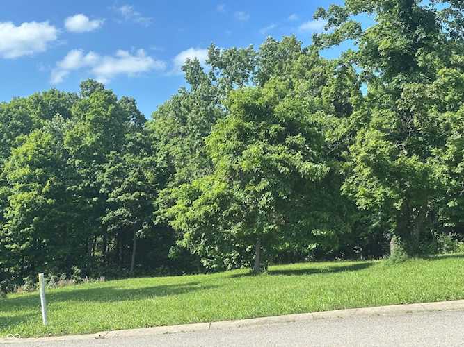 2131 N Wolf Den Ln Martinsville, IN 46151