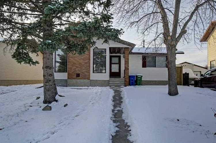 132 Summerfield Close SW Airdrie, AB T4B 1X9
