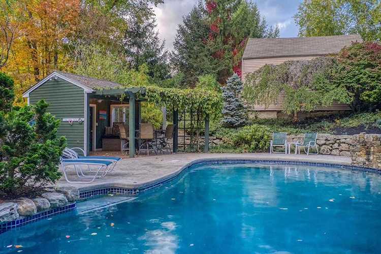 182 N Amherst Rd Bedford, NH 03110
