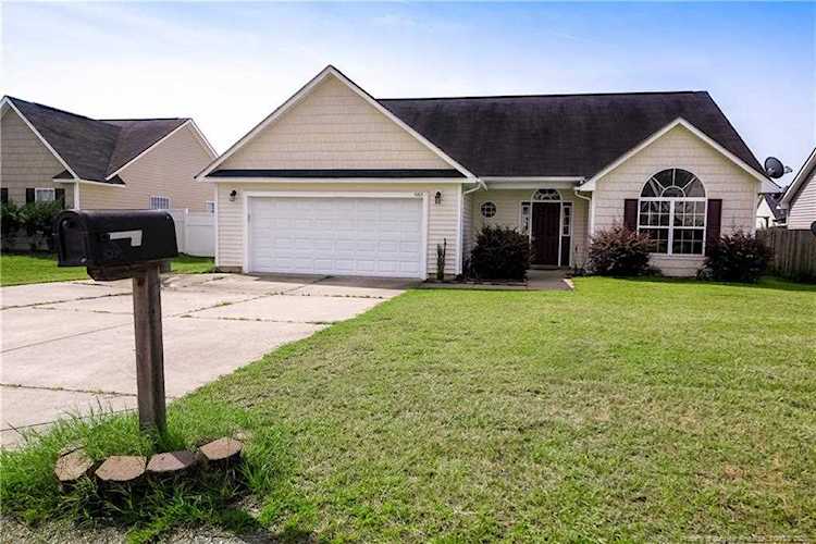 5215 Woodpecker Dr Hope Mills, NC 28348