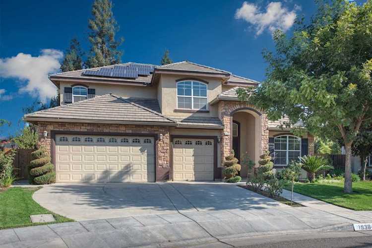 1938 E Warwick Avenue Fresno, CA 93720