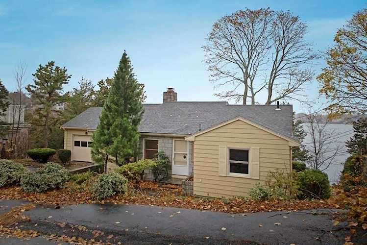 26 Pequot Road Marblehead, MA 01945