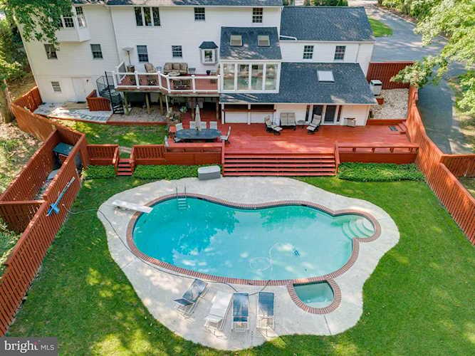 898 Coachway Annapolis, MD 21401