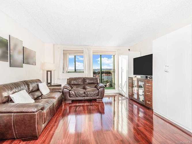 3220 Fairfield Avenue #PHD Bronx, NY 10463