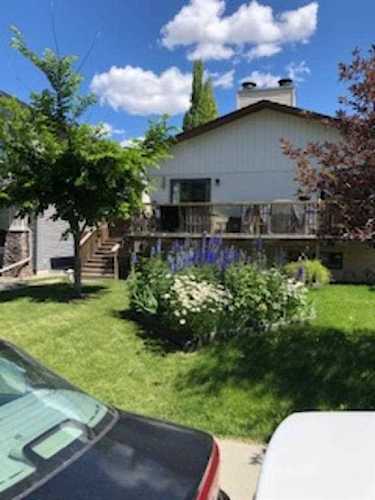 4612 82 St NW Calgary, AB T3B 2P7