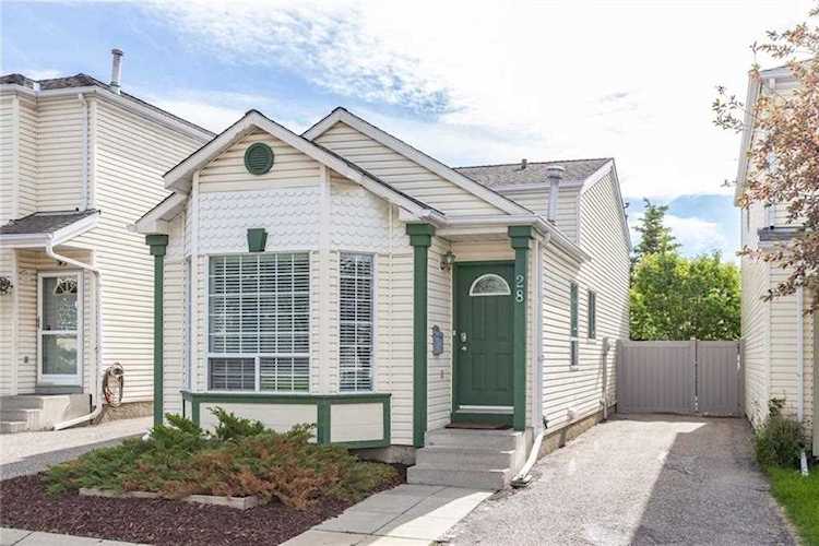 28 Coventry Ln NE Calgary, AB T3K 4G4
