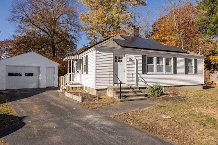 32 Hall Ct Portsmouth, NH 03801