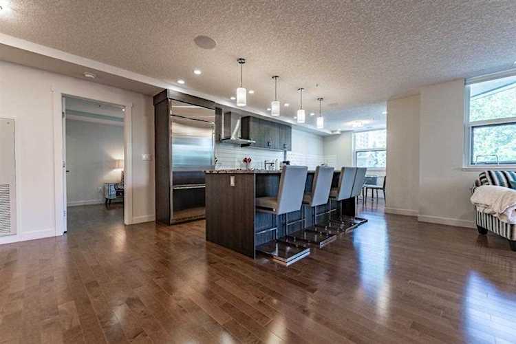 303 13 Ave SW #203 Calgary, AB T2R 0Y9