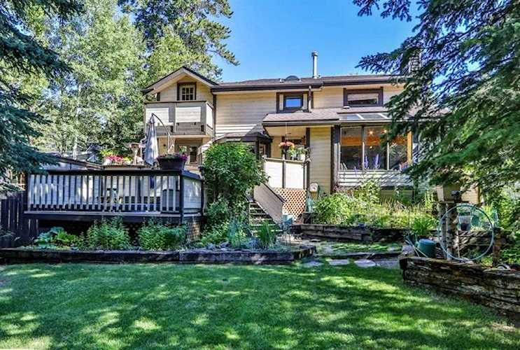 845 14Th St Canmore, AB T1W 2J3