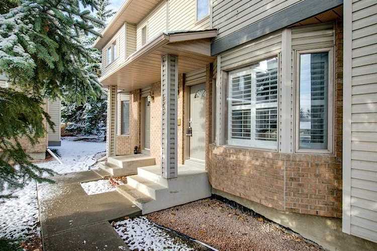 53 Patina Park SW Calgary, AB T3H 3E1