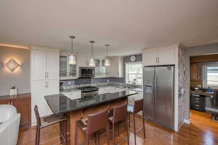 127 Wedgewood Dr SW Calgary, AB T3C 3G9