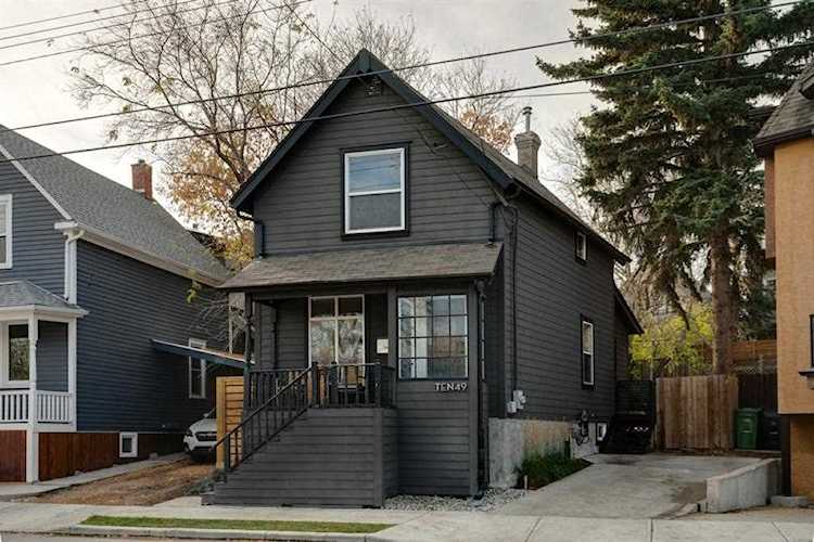 1049 Maggie St SE Calgary, AB T2G 4L8