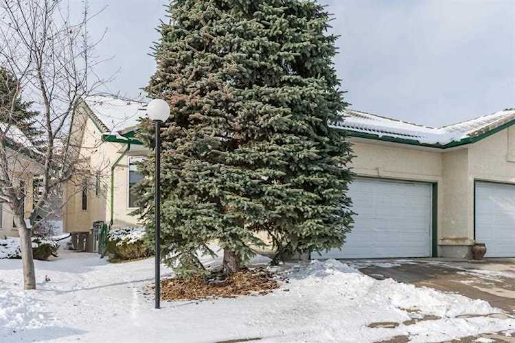 25 Strathearn Gardens SW Calgary, AB T3H 2R1