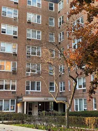 699 W 239th Street #4T Bronx, NY 10463