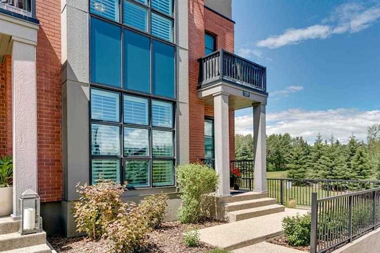 129 Aspen Meadows Hill SW Calgary, AB T3H 0G3