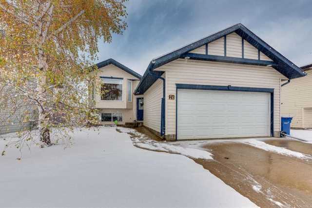 24 Elreg St Penhold, AB T0M 1R0