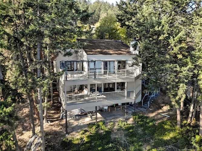1687 Scott Crescent West Kelowna, BC V1Z2Y2