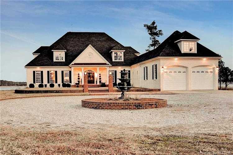 8936 Bar Harbor Ln Hayes, VA 23072