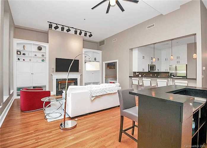 127 N Tryon St Charlotte, NC 28202