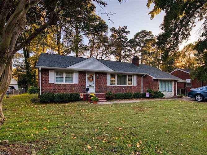 16 Omera Place Hampton, VA 23666