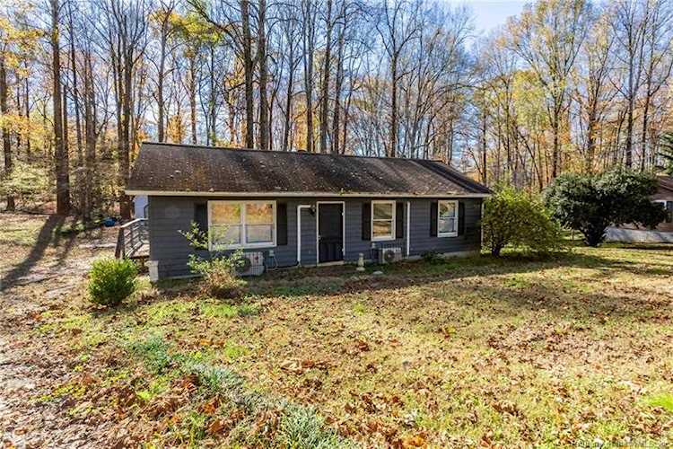 2812 Hickory Fork Rd Gloucester, VA 23061