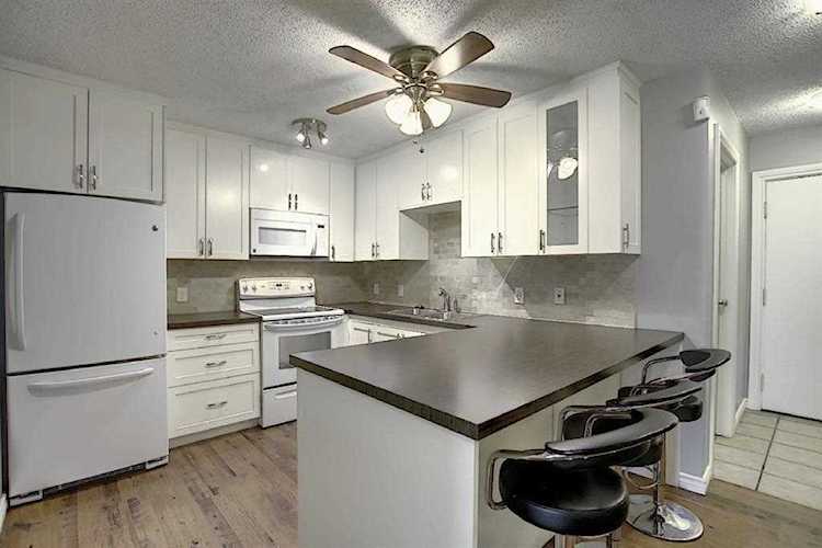 1059 5 Ave NW #304 Calgary, AB T2N 4S8